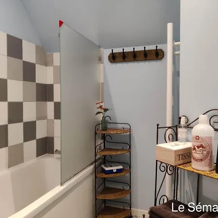 לינה וארוחת בוקר Du Cote De Chez Swann 1