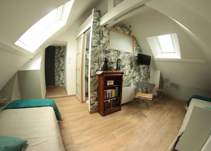 Du Cote De Chez Swann 1 Bed & Breakfast